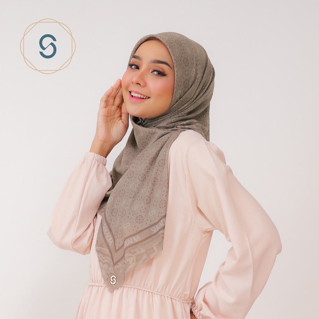 Seradia Hijab Segi Empat Monogram 2.0-Claret