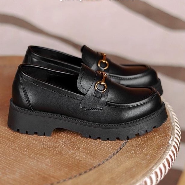 7.7 Sepatu Docmart Loafers Wanita / Sepatu Premium YOLLA 021