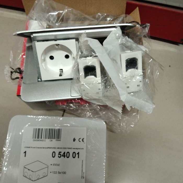 stop kontak lantai legrand (stop kontak arde+data cat6+data cat6)