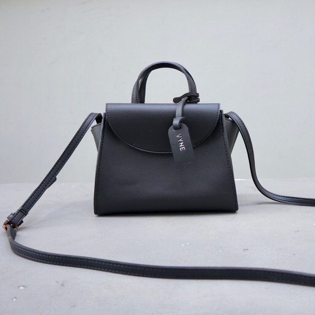 Claire Sling bag