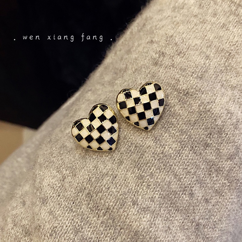 Anting Tusuk Motif Papan Catur Hati Trendy Untuk Wanita