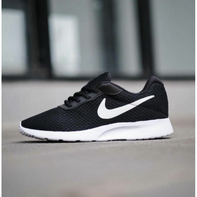 Sepatu nike tanjun black white original murah