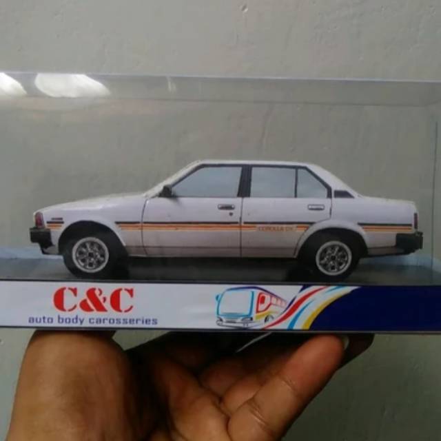 Papercraft miniatur Toyota Corolla DX
