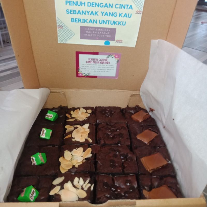 

FUDGY BROWNIES SUPER SPESIAL (INCLUDE BUBBLE WRAP)