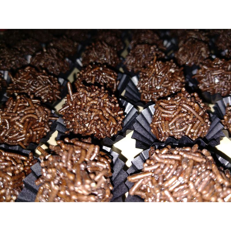 

Bola-Bola Coklat