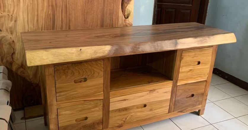 Meja TV Solid Kayu Trembesi 5 Laci