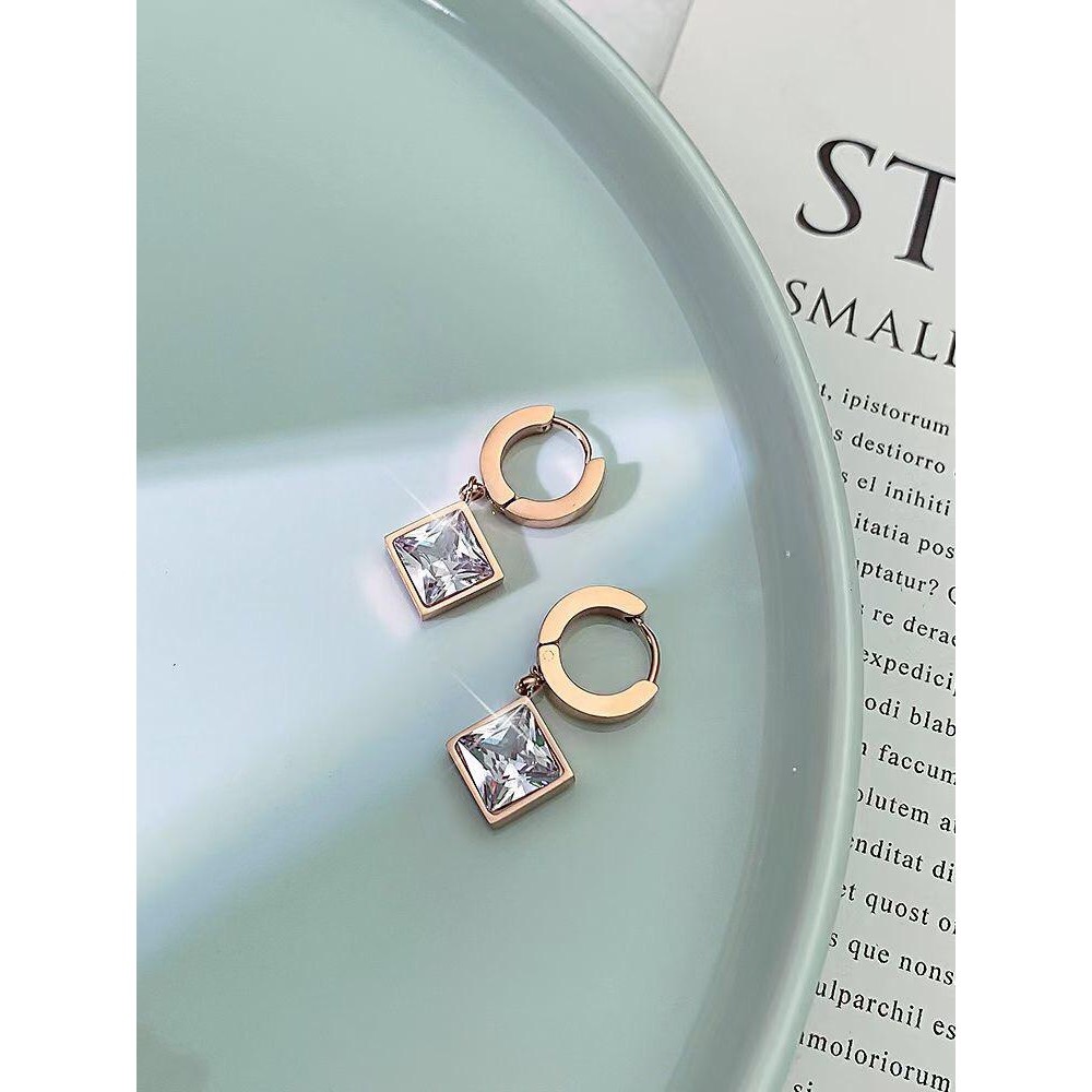 COD! anting titanium anti karat/ anting wanita jepit square diamond import