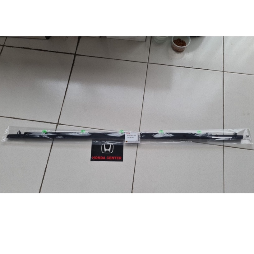 pelipit karet kaca luar weather strip luar honda crv re gen3 2007 2008 2009 2010 2011 2012 depan kanan 72410-SWA-A01