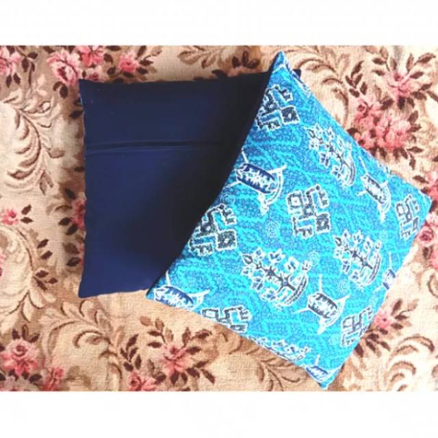 Sarung Bantal Sofa Batik