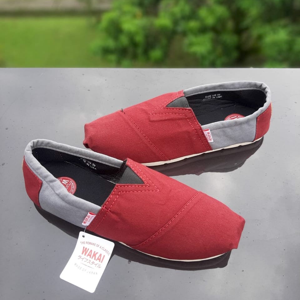 Sepatu pria Slip On WK-3943 - Premium Sol Karet Anti Slip / Sepatu WAKAI Murah