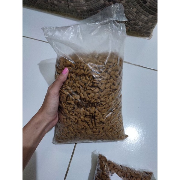 

Sabrina Cat All stage tuna repack 1kg makanan