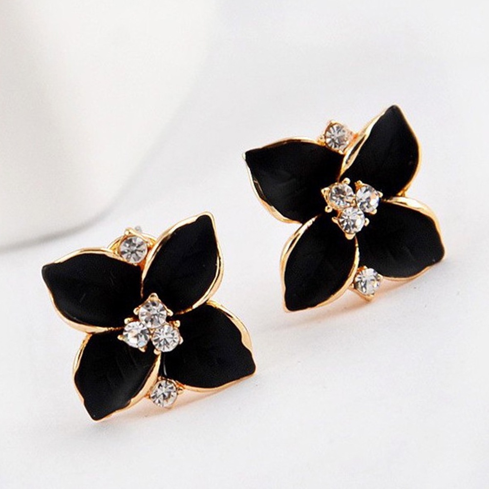 Anting Stud Enamel Bentuk Clover Aksen Berlian Imitasi Untuk Wanita