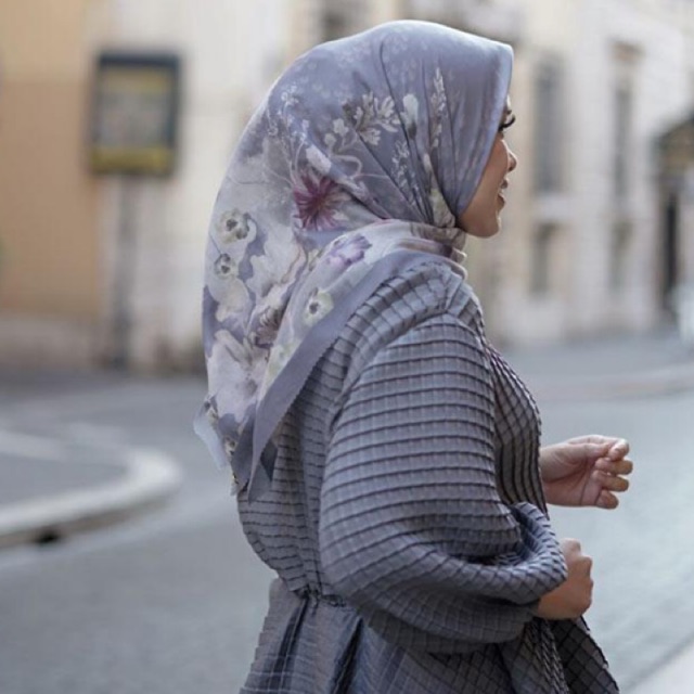 Buttonscarves Fiore Grey Preloved
