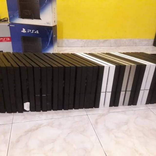 Playstation 4 second dan baru best seller