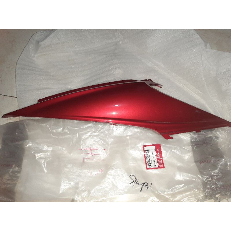 Cover body kanan merah Beat Karbu Ori AHM