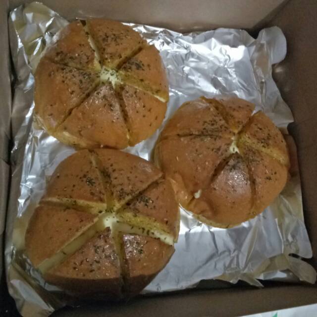 

Korean Garlic Cheese Bread isi 3 pcs