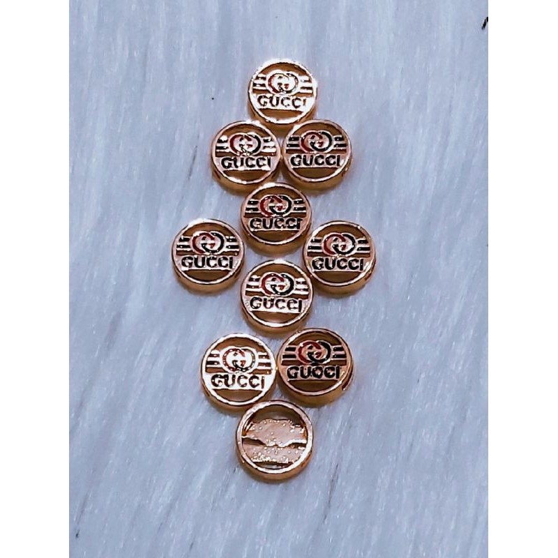 Liontin gelang gesper