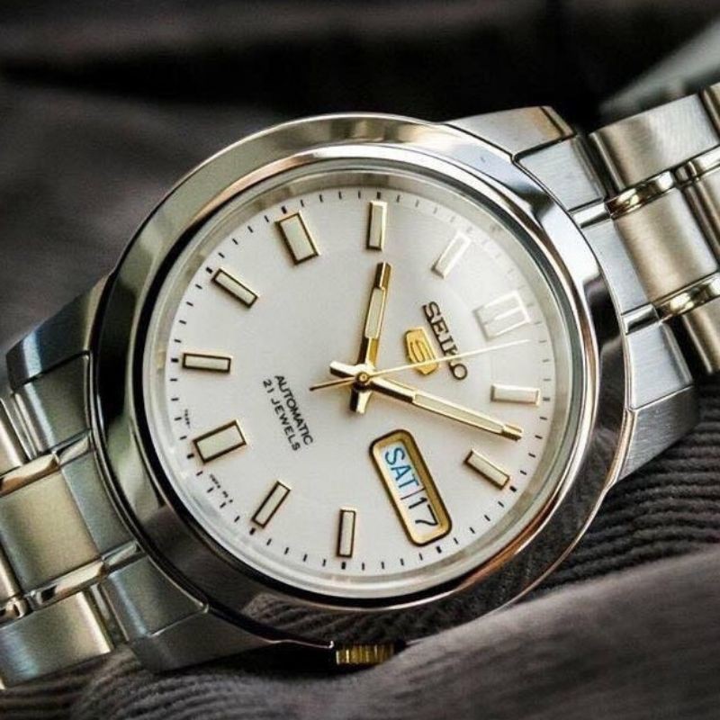 Сейко 5 snkk11j1. Seiko 5 квадратные. Новые модели Сейко. Seiko 5 snkk17j1 на руке.