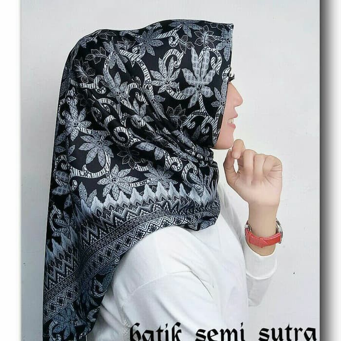 Hijab Segi empat motif batik sutra hitam /semi sutera /halus lembut