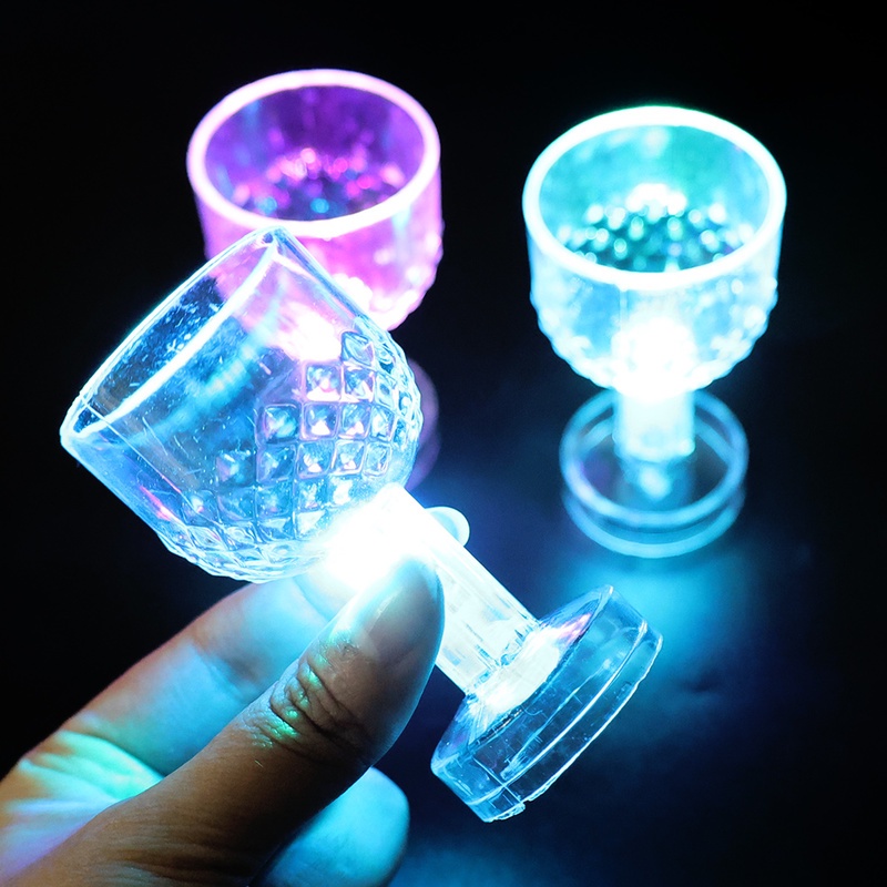 Cangkir Minum Bir Wiski Cocktail Bahan Plastik Dengan Lampu LED Warna-Warni Tenaga Baterai Ukuran 50ml