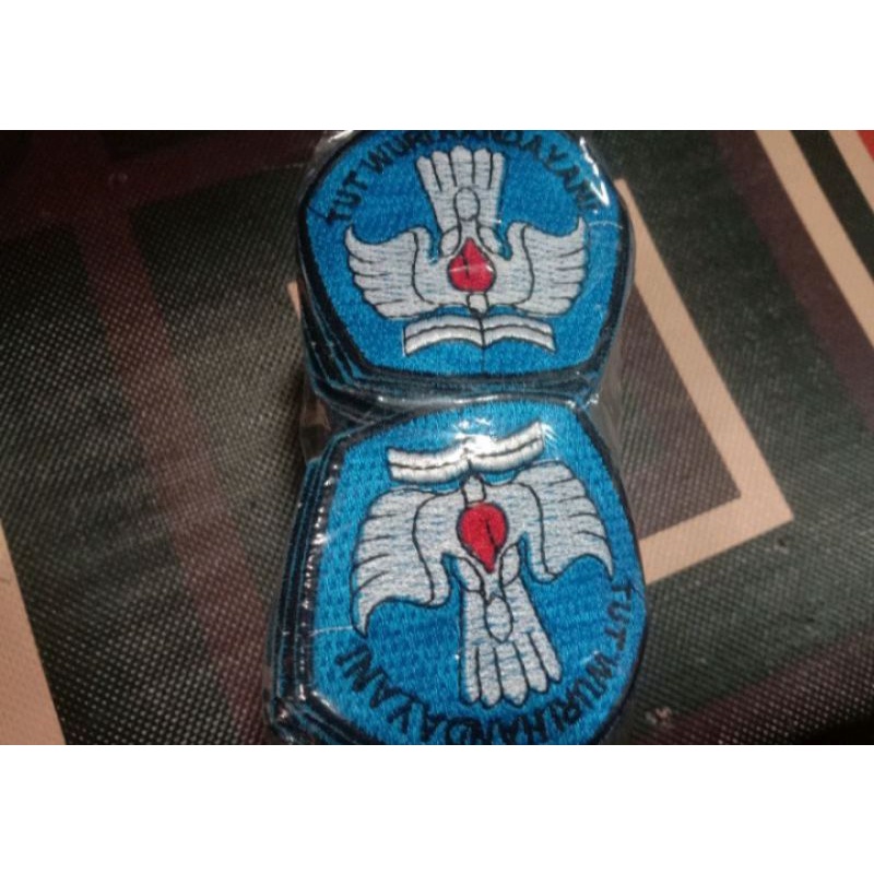 costum bet /logo bordir sekolah desain sendiri