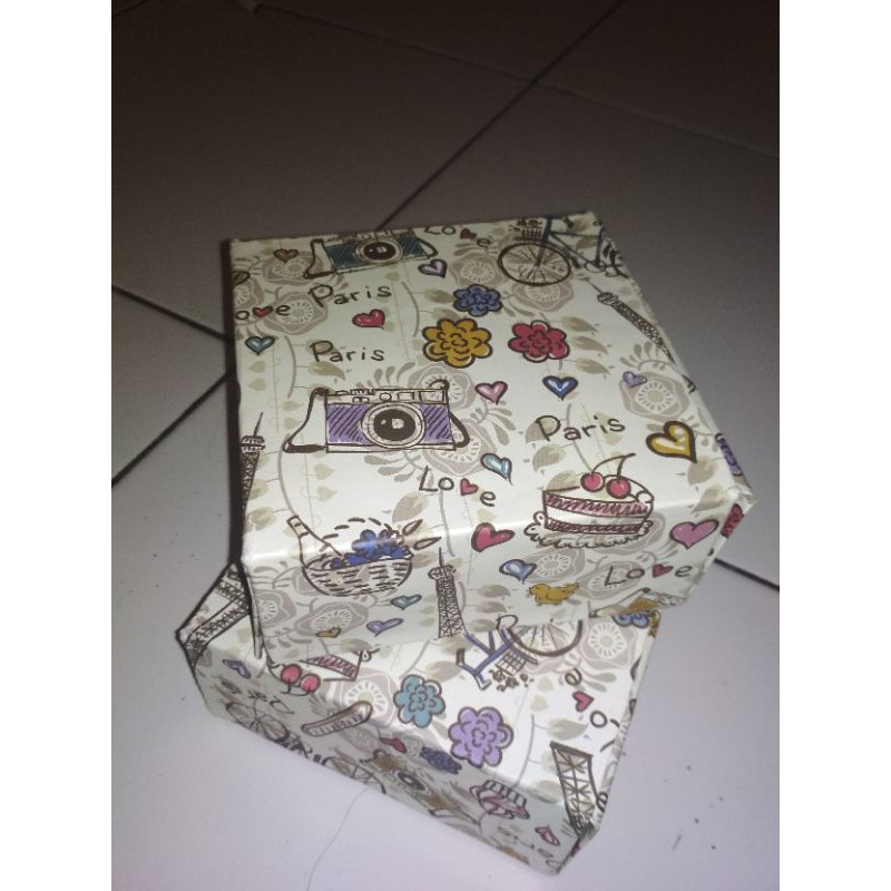 

kotak hadiah/kado