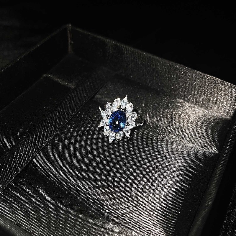 New Luxury Inlaid Natural Sri Lanka Sapphire Ring