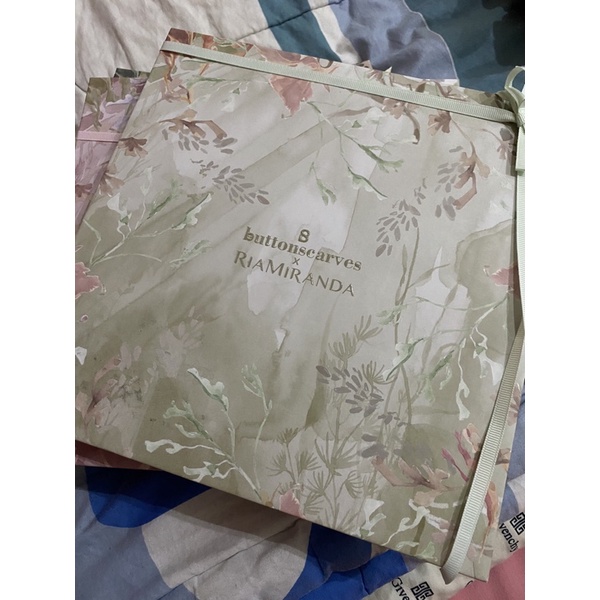 Buttonscarves x Ria Miranda Xanadu in Albalone XL