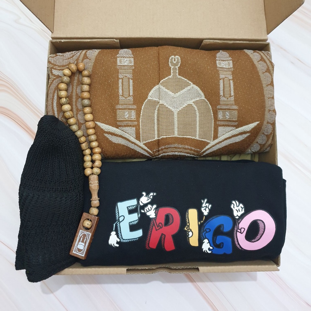 Hampers Kado Cowok Muslim Peci Sajadah Gift Box Jumatan Kaos Erigo