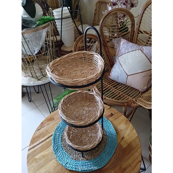 tempat bawang besi rotan/keranjang bawang/tempat buah/keranjang besi susun 3