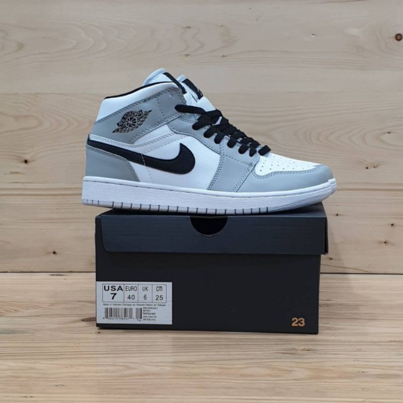 Nike Air Jordan 1 Light Smoke Grey