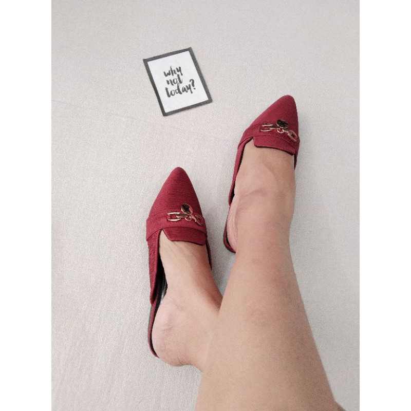 SALE... SALE... SALE... LOUISDEAR sendal flat heel 2 cm bahan satin B65