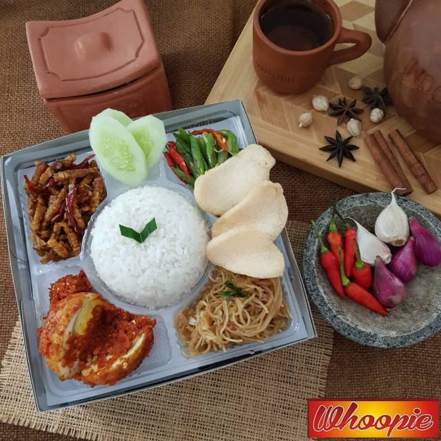 

Nasi Box Telur Balado /Nasi Kotak Paket Telur Balado /Nasi Box Whoopie Telur Balado