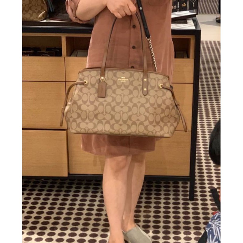TAS WANITA BESAR DRAWTRING COACH SIGN SADDLE COKLAT