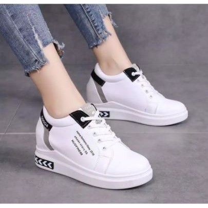 sepatu sneakers wanita