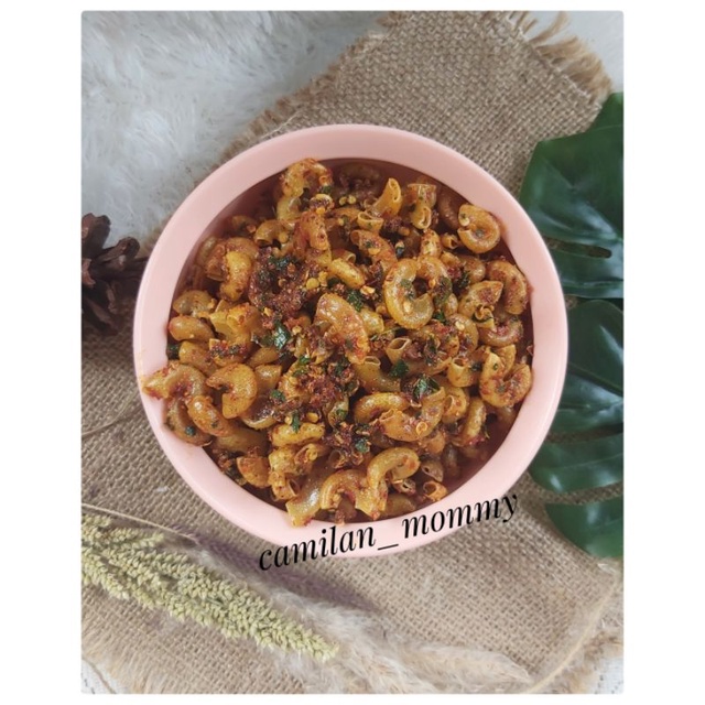 

makaroni pedas daun jeruk kiloan/1kg grosir, pedas, rendang, kare