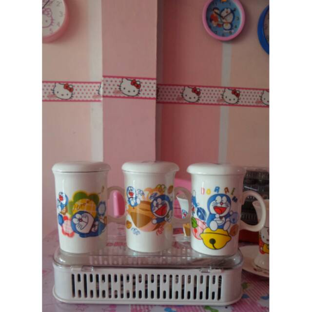 Mug keramik doraemon dgn tutup