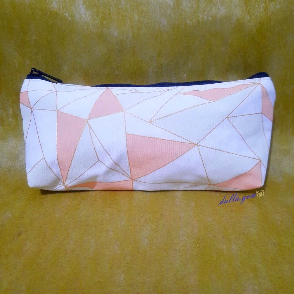 

Canvas Pencil Case (White Pastel Peach) / Tempat Pensil Motif Garis Aesthetic – dalla.gom