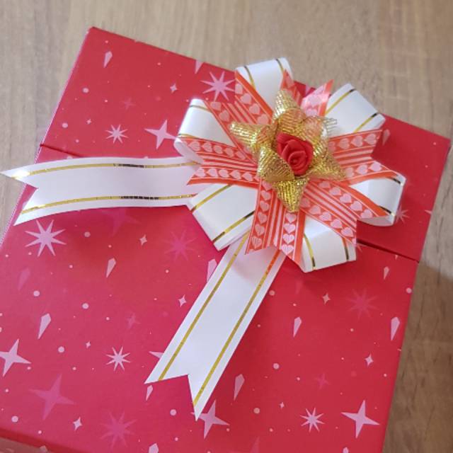 

Pita Hias Parcel Medali