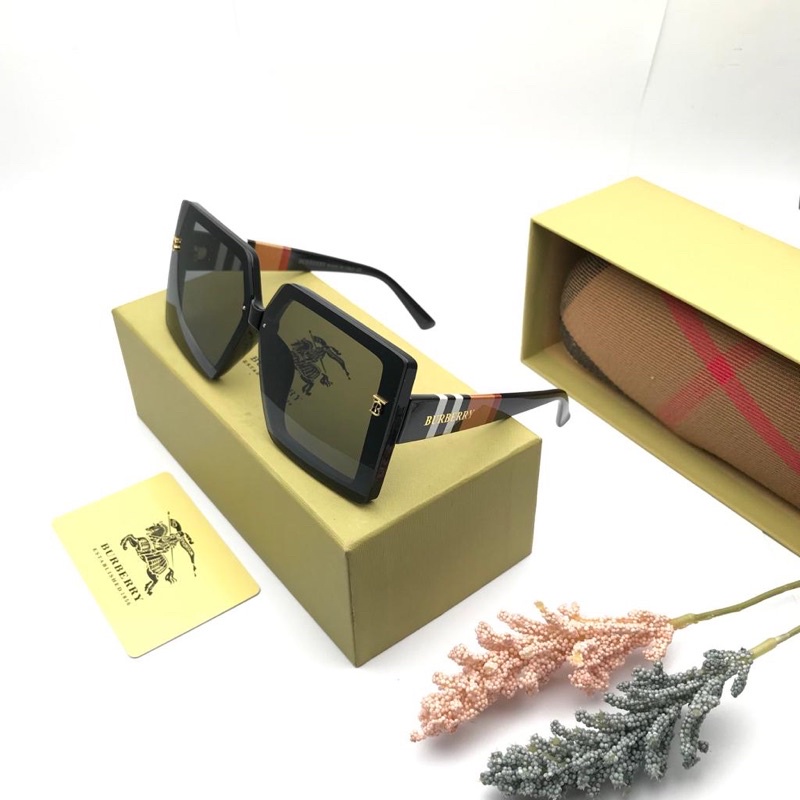 TERMURAH SE-SHOPEE Kacamata Fashion Kaca Mata Sunglass Wanita BURBRY 1447