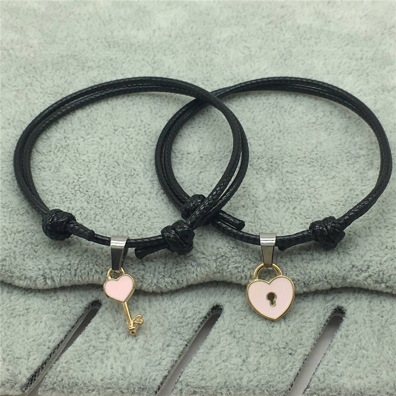 2pcs / Set Gelang Tali Warna Hitam Desain Kunci Gembok Untuk Pasangan