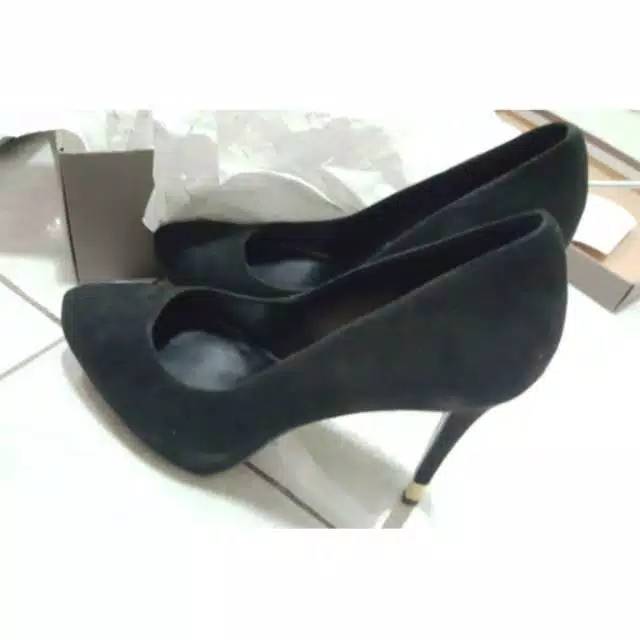 [Preloved] Charles&Keith Black Pump Heels