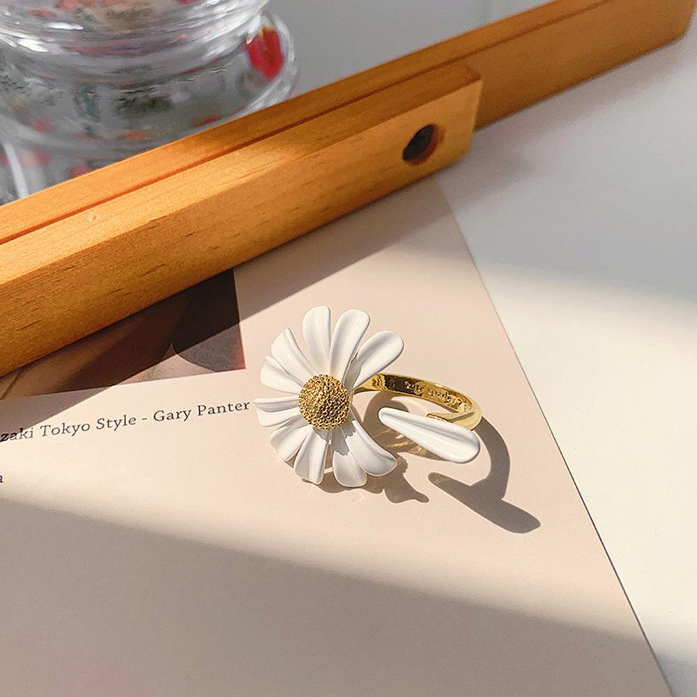 R-flower Ear Stud Wanita Gadis Lucu Manis Daisy Gelang