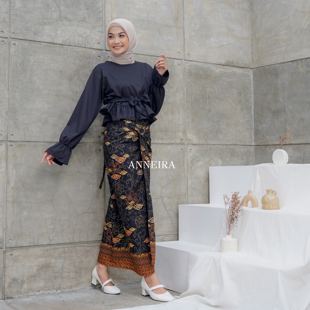 KYLA RUFFLE BLOUSE