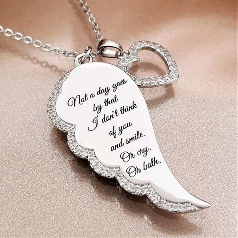 [Ready Stock]Fashion Inlaid Diamond Angel Wings Heart-Shaped Necklace