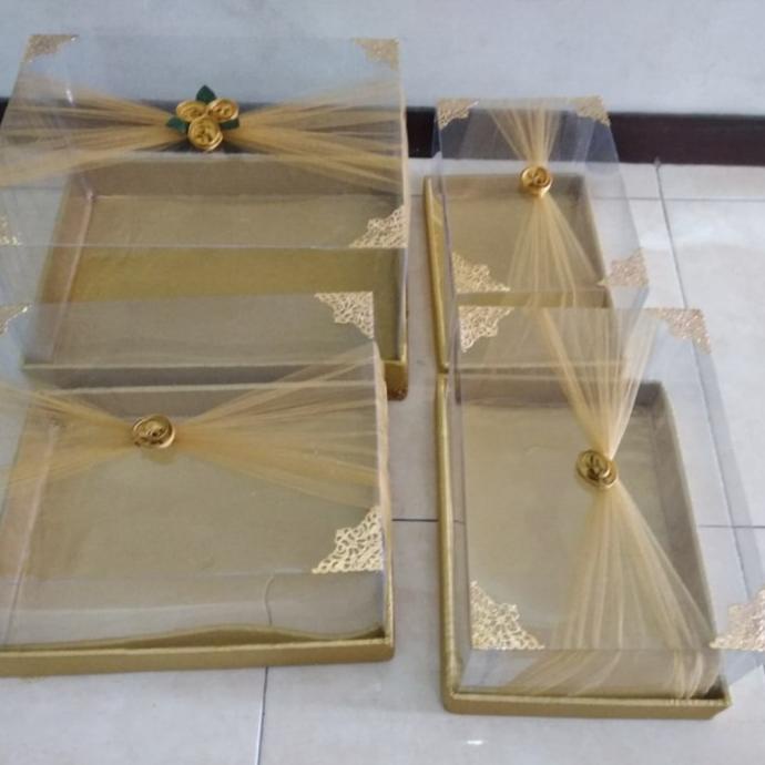 

AKSESORIS PERNIKAHAN KHUSUS GOJEK KOTAK HANTARAN SESERAHAN MIKA TILE TINGGI 20 CM ISI 4 PERLENGKAPAN PESTA CRAFT