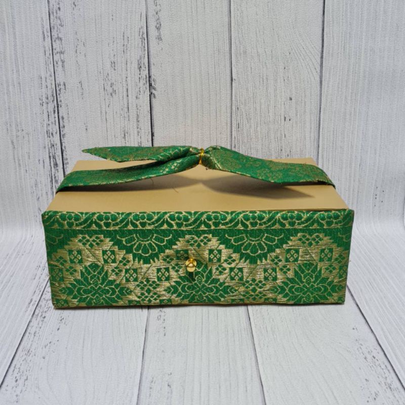 Box songket laci 24x15x8cm dengan pita / kotak kue hamper bingkisan