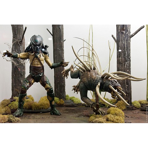 neca predator tracker dan houd predator set 2 pc  figure