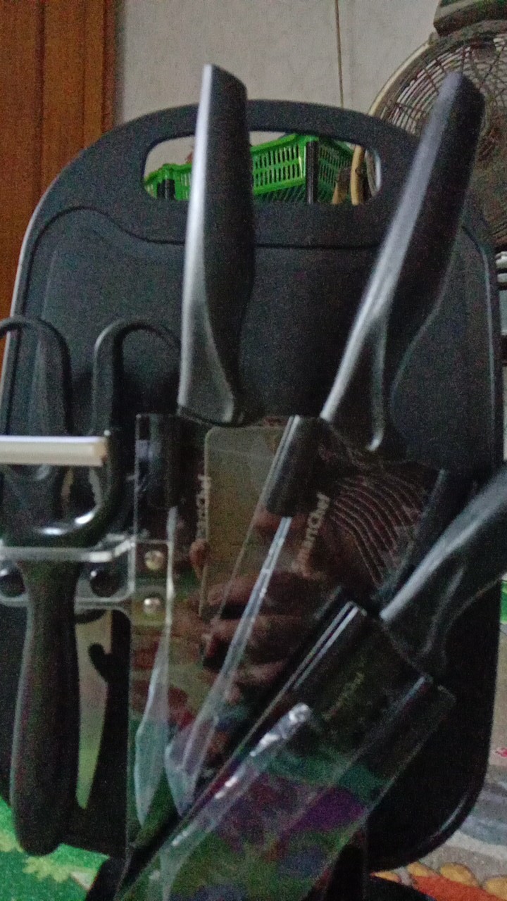 Anqi Shop   Pisau Baru  + Talenan Masak Set 7in1 Bahan Keramik Best Quality / Vs-1804