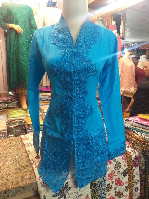 Kebaya encim bordir senada